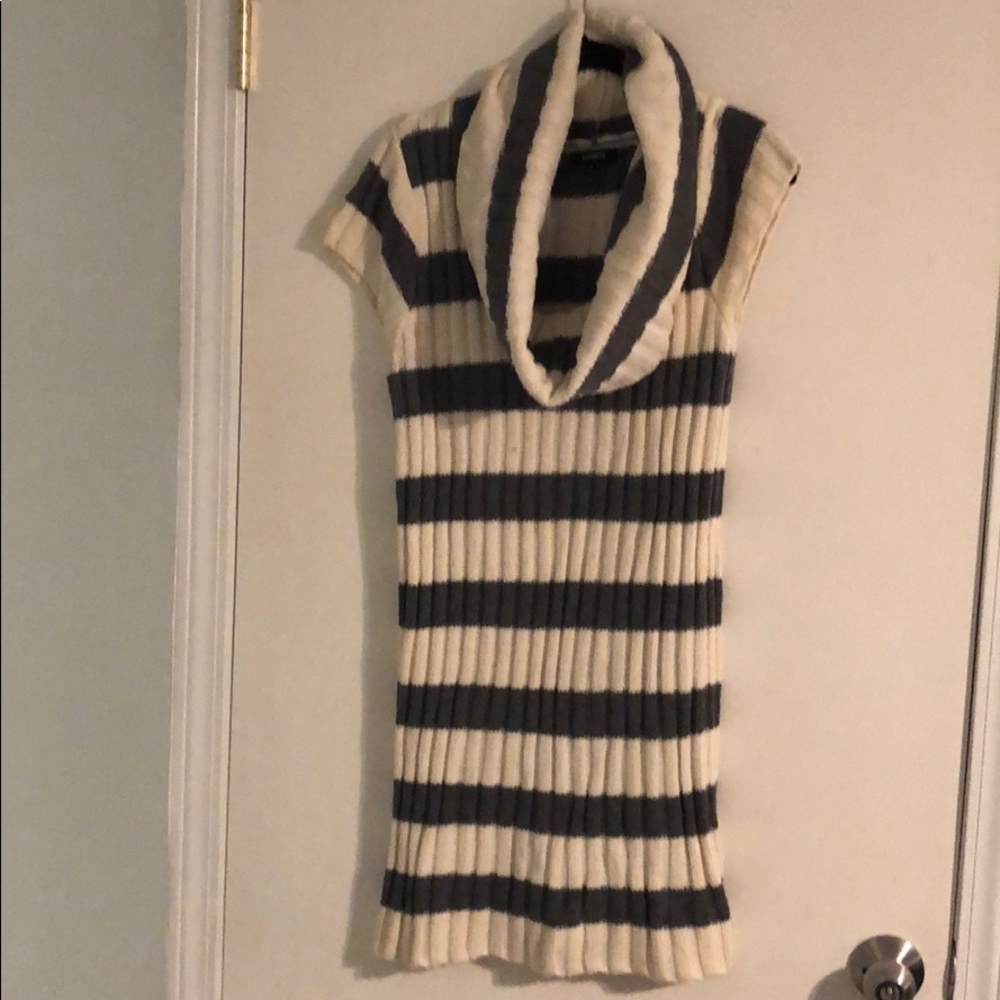Express gray/white dress/tunic.